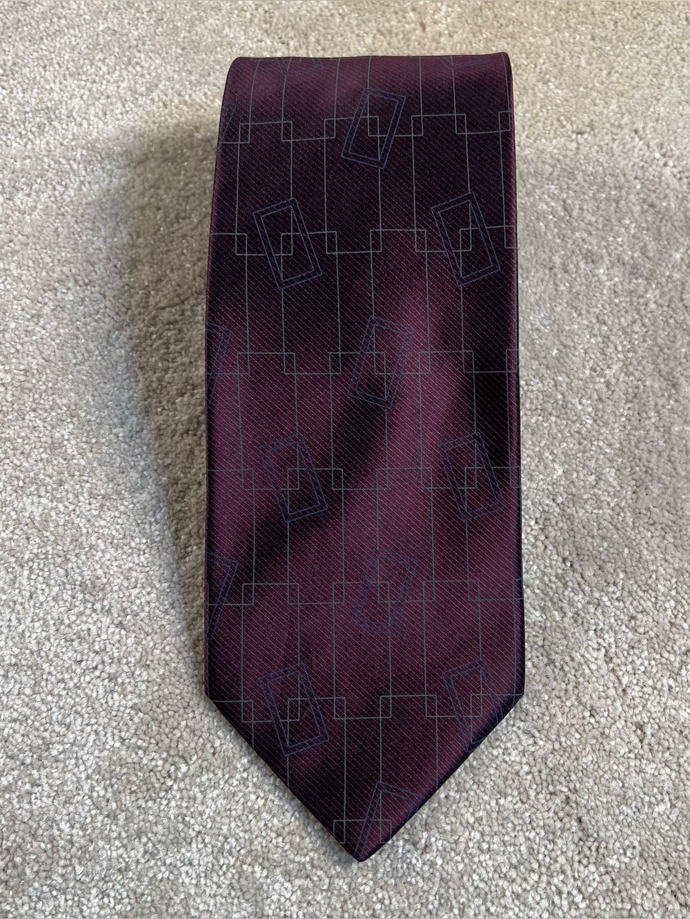 J Ferrar Italian Silk Neck Tie Burgundy Geometric Print Workwear Wedding